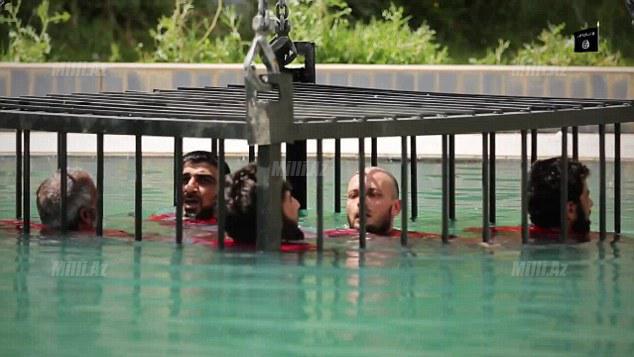 3 dəhşətli edam: İŞİD yeni videolar yaydı - FOTO