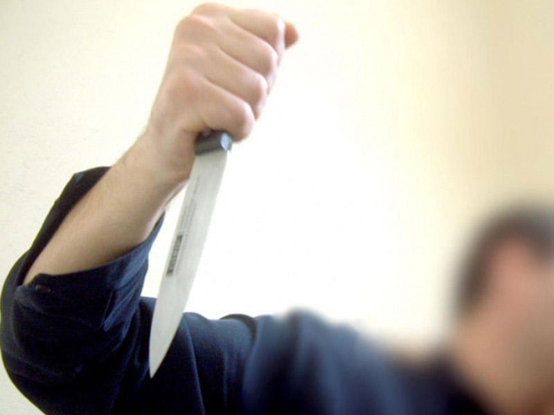 23 yaşlı gənc bıçaqlandı - Sabirabadda tanış tanışının qanın tökdü