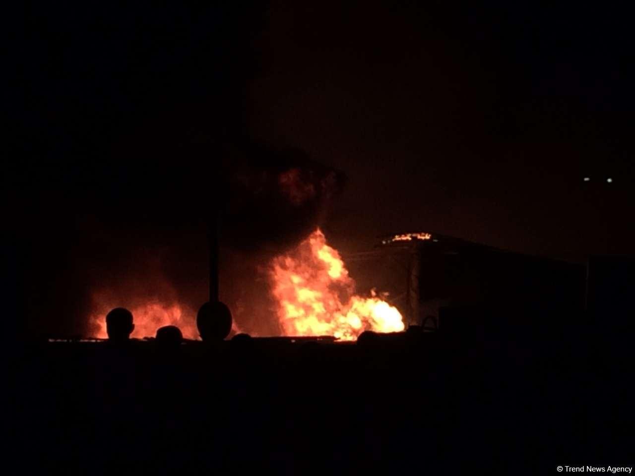 Bakının maşın bazarında güclü yangın - YENİLƏNİB - VİDEO - FOTO