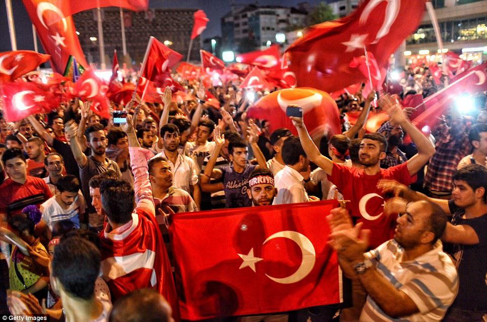 İstanbul hayqırdı: "Can Azərbaycan, bizimləsən!" - FOTO