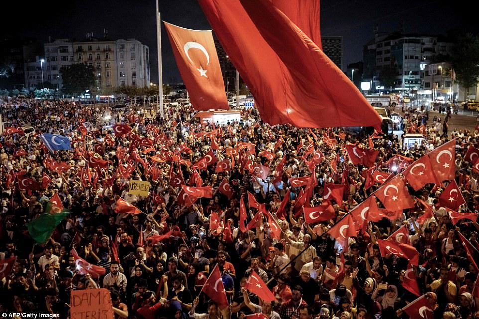 İstanbul hayqırdı: "Can Azərbaycan, bizimləsən!" - FOTO