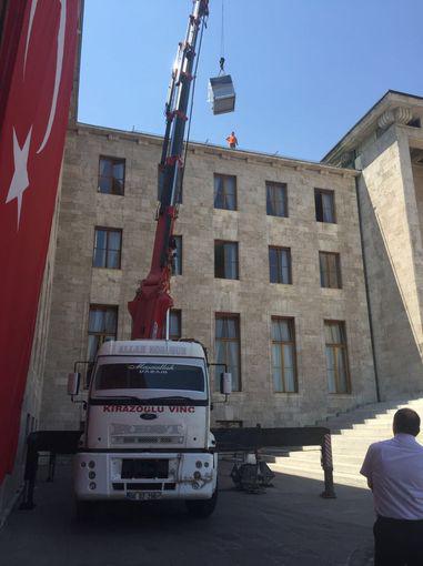 Türkiyənin parlament binasına raket əleyhinə müdafiə sistemi yerləşdirilir - FOTO