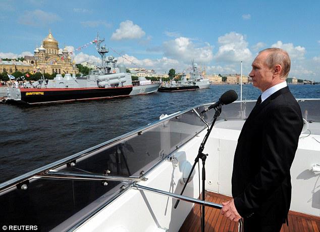 Putin paradı qəbul etdi - FOTO