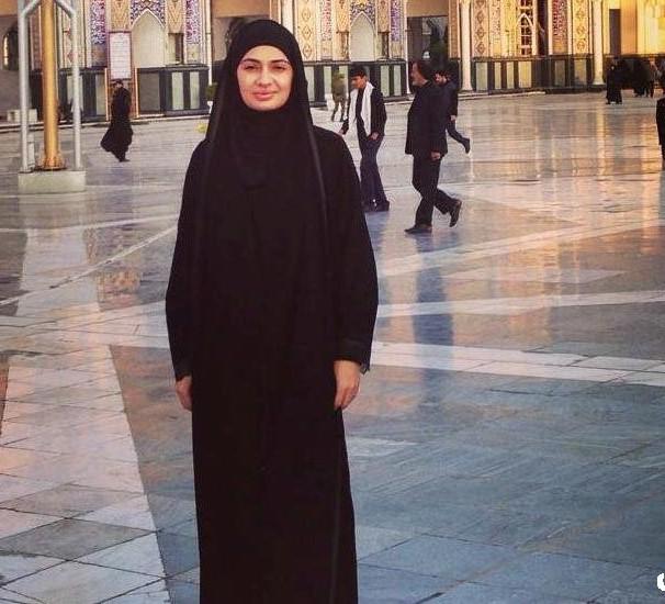 Xalq artistinin qalmaqallı qızı niqaba keçdi, ikinci dəfə ana oldu - FOTO