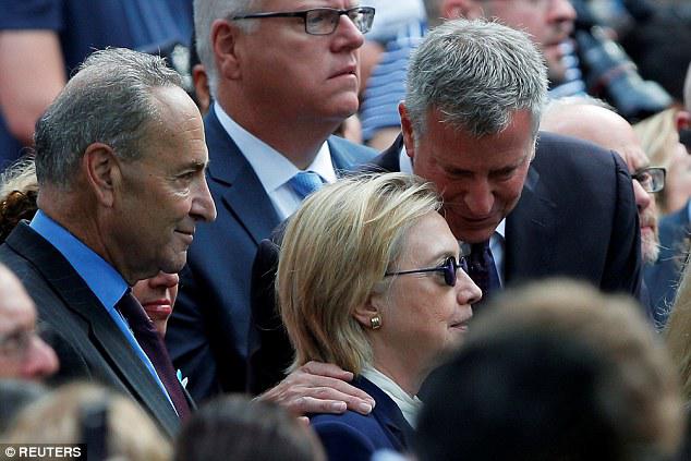Klintonun halı qəflətən pisləşdi, ayaqqabısını itirdi - FOTO