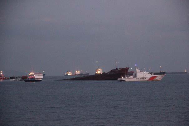 İstanbul sahillərində gəmi batdı - FOTO