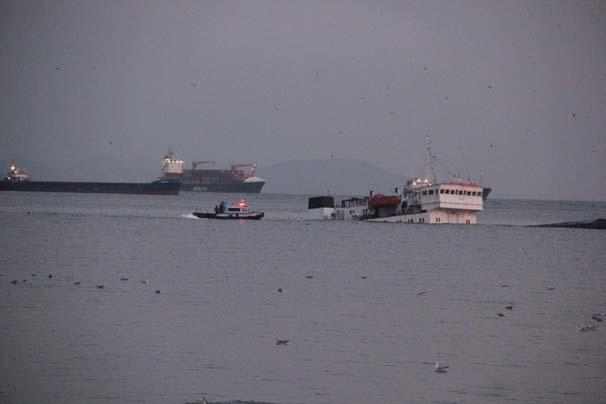 İstanbul sahillərində gəmi batdı - FOTO