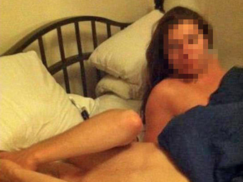 Arvadını yataqda qonşu kişi ilə tutdu - fotolarını Facebook-da yaydı - FOTO