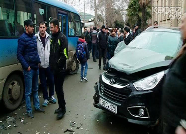 Avtobus "Hyundai" ilə toqquşdu: yaralı var - FOTO