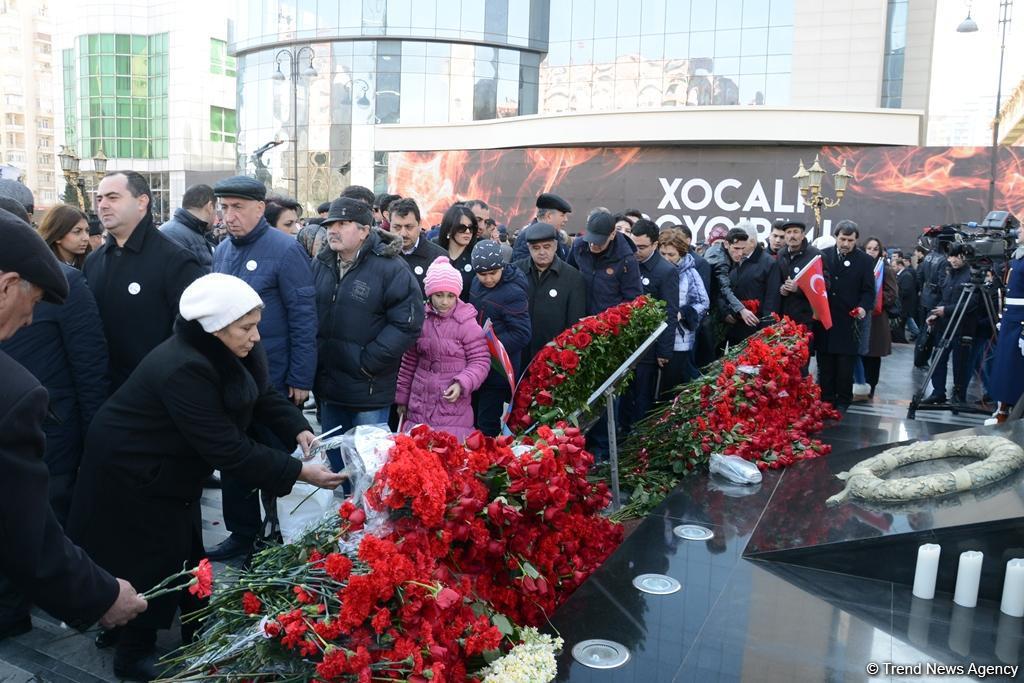 Azərbaycan ictimaiyyəti Xocalı soyqırımı qurbanlarının xatirəsini yad edir - FOTO
