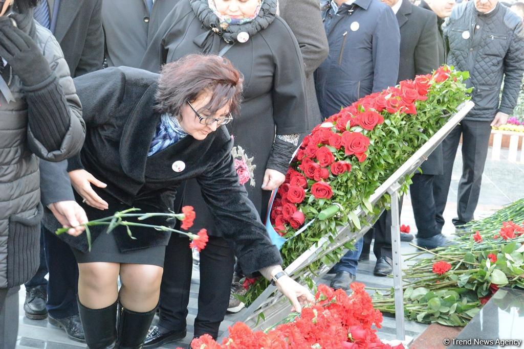 Azərbaycan ictimaiyyəti Xocalı soyqırımı qurbanlarının xatirəsini yad edir - FOTO