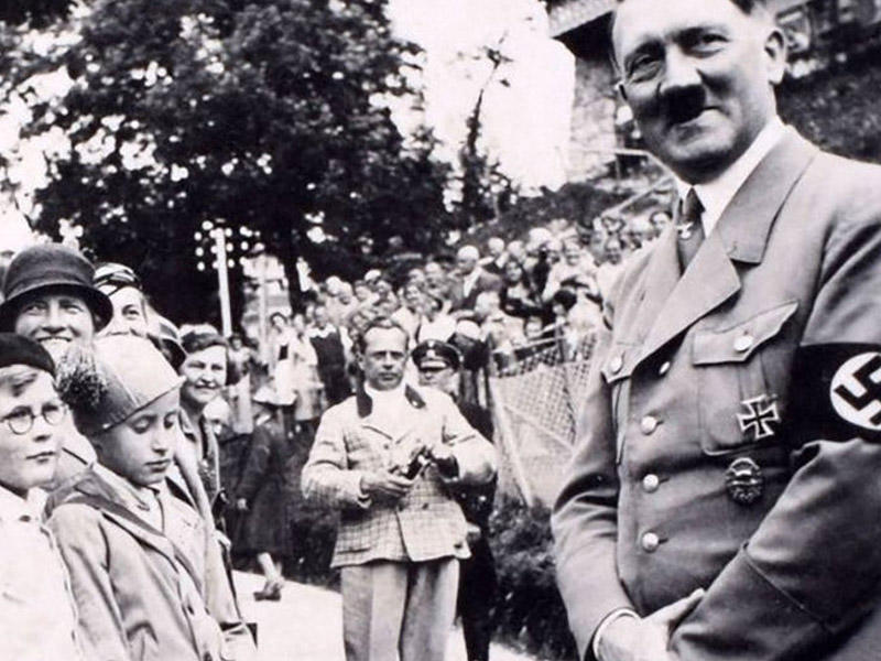 Hitlerin sevgilisinin gizli albomu tapıldı - FOTO