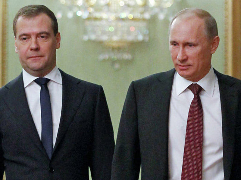 Putin və Medvedevin gəlirləri açıqlandı