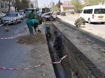 Bakıda qanunsuz kanalizasiya xətti çəkilir