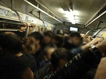 Bakı metrosunda qadınlar əlbəyaxa oldular