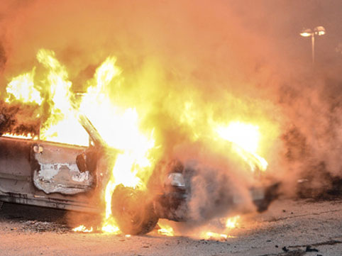 Abşeronda minik avtomobili yandı