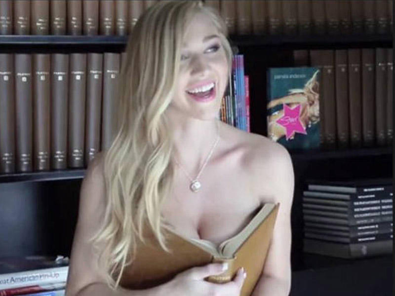 Kendra Sunderland Library Nude