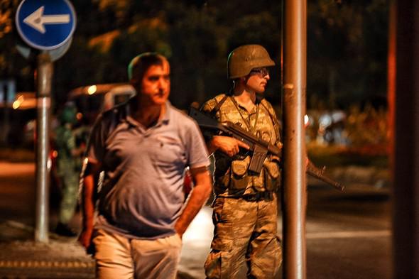 Türkiyədə hərbi çevriliş CƏHDİ: 161 ölü, 1440 yaralı - YENİLƏNİR - VİDEO - FOTO