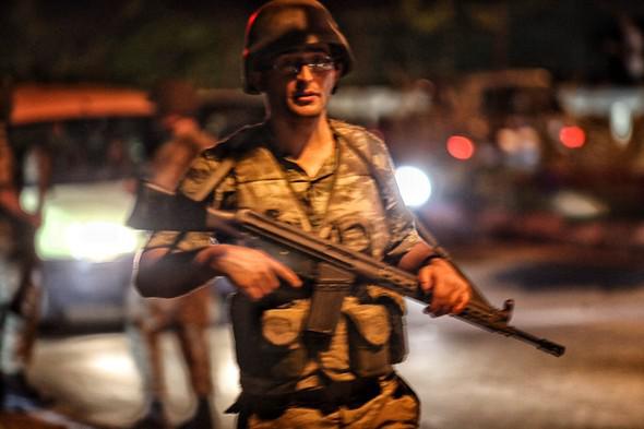 Türkiyədə hərbi çevriliş CƏHDİ: 161 ölü, 1440 yaralı - YENİLƏNİR - VİDEO - FOTO