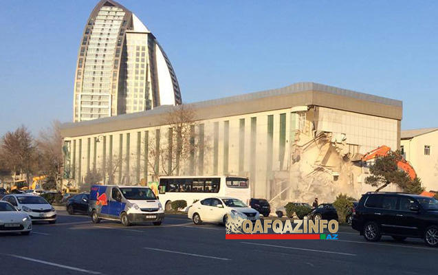 Bakıda hotel sökülür - Abutalıbov hadisə yerində - FOTO