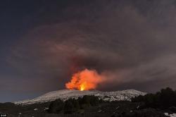 Qorxulu kadrlar: vulkan qəflətən püskürdü - VİDEO - FOTO