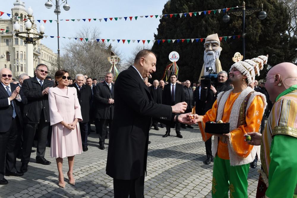 Prezident İlham Əliyev və xanımı Novruz bayramı münasibətilə ümumxalq şənliyində iştirak ediblər - FOTO