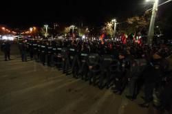 İrəvanda ara qarışdı: etirazçılarla polis toqquşdu - FOTO