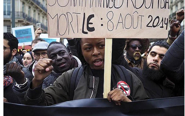 Fransa zorlanan oğlan üçün ayağa qalxdı - FOTO