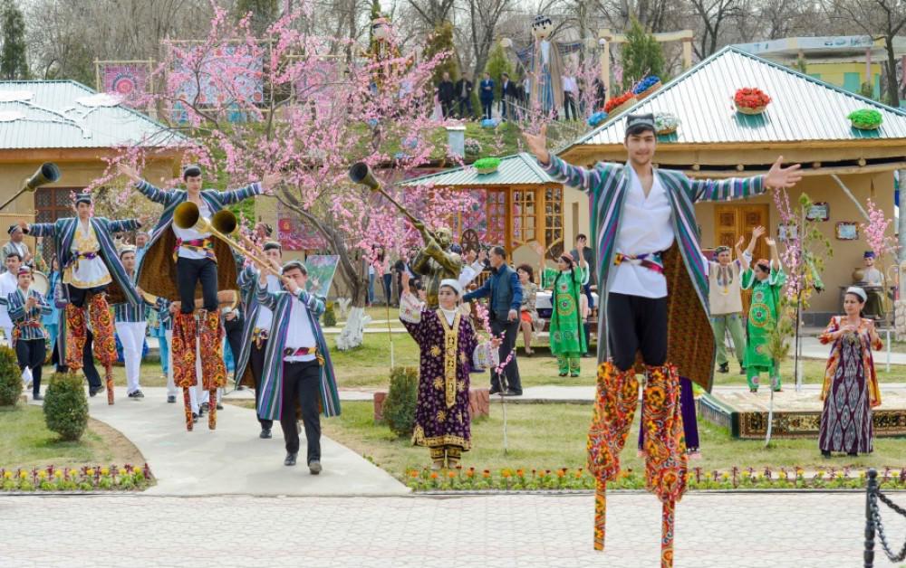 Özbəkistan Prezidenti Novruz şənliyinə qatıldı - FOTO