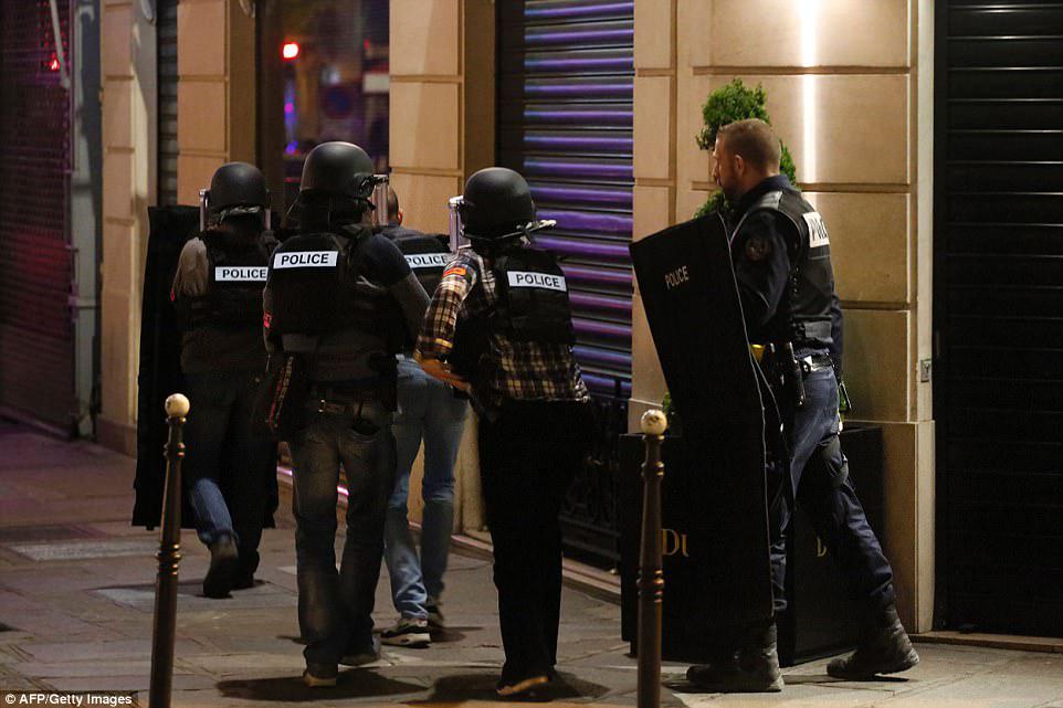 Parisdə seçkiqabağı güllələnmə:  yenə də polis - VİDEO - FOTO