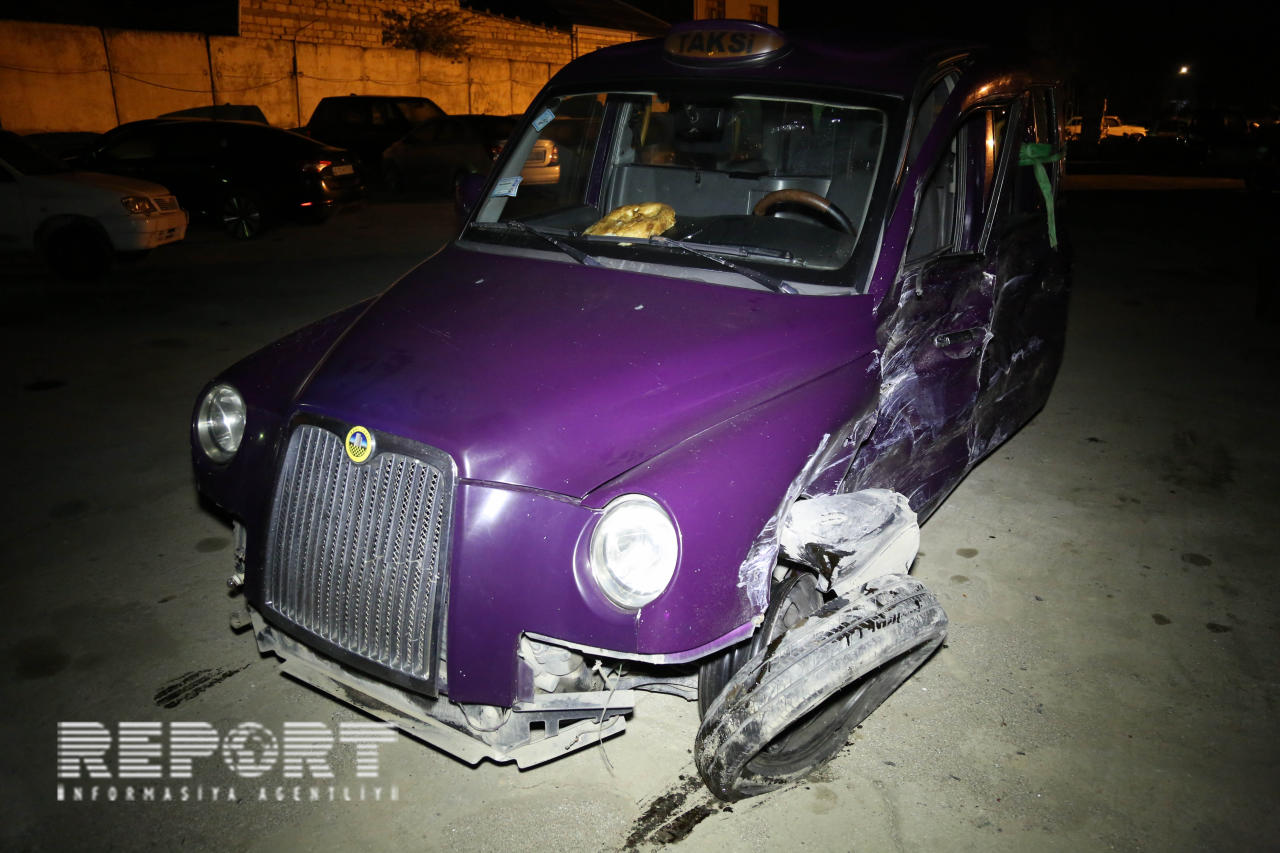 Bakıda "Mercedes" "London taksisi"nə çırpıldı: 5 yaralı -VİDEO - FOTO