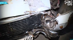 Şəkidə avtomobil ağaca çırpıldı: 3 nəfər yaralandı – VİDEO