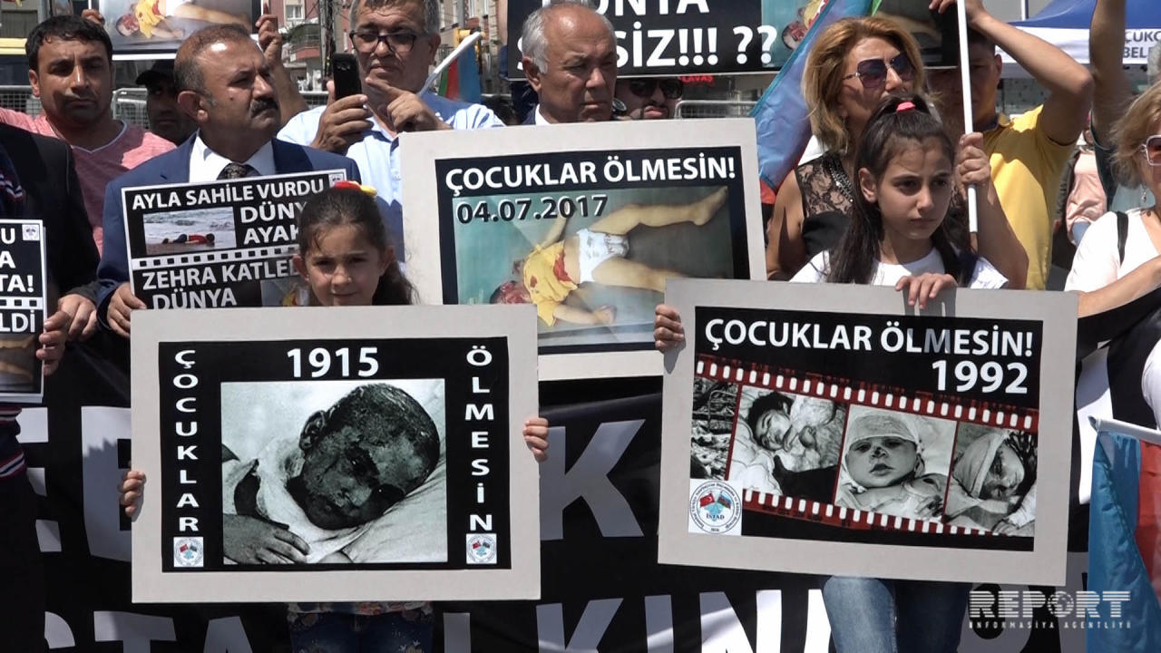 İstanbulda Ermənistanın Alıxanlıda törətdiyi vəhşiliyə qarşı etiraz aksiyası - FOTO