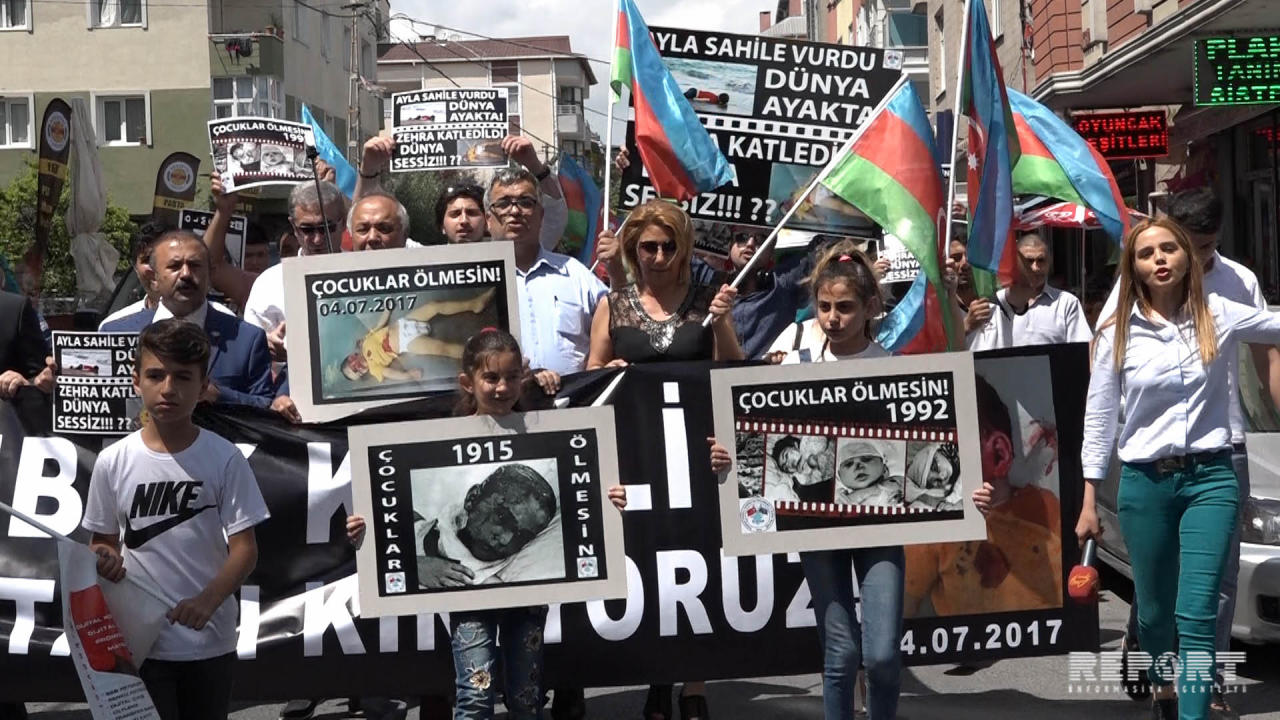 İstanbulda Ermənistanın Alıxanlıda törətdiyi vəhşiliyə qarşı etiraz aksiyası - FOTO