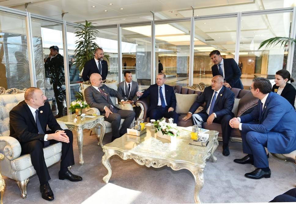 Prezident İlham Əliyev İstanbulda 22-ci Dünya Neft Konqresində iştirak edən dövlət və hökumət başçıları ilə görüşüb - FOTO