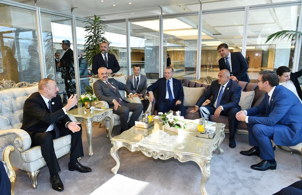 Prezident İlham Əliyev İstanbulda 22-ci Dünya Neft Konqresində iştirak edən dövlət və hökumət başçıları ilə görüşüb - FOTO