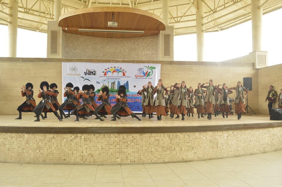 "Dostluq körpüsü" II beynəlxalq folklor rəqs festivalının iştirakçıları Quba rayonunda konsert veriblər