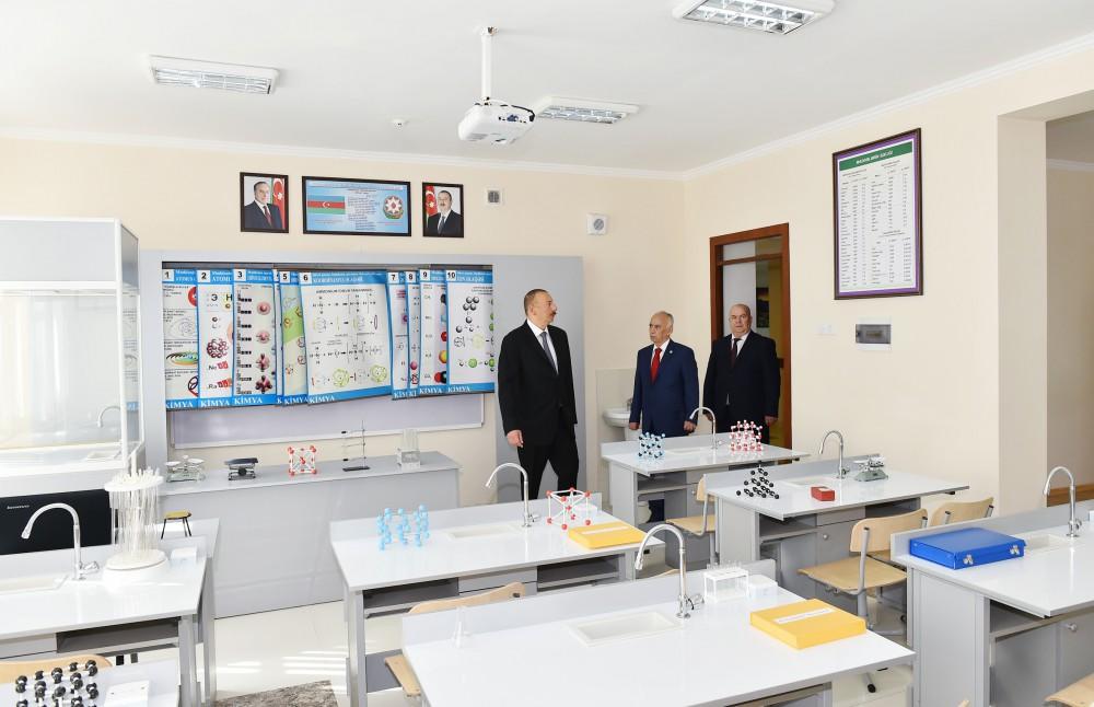 Prezident İlham Əliyev Bakıda 257 nömrəli tam orta məktəbin yeni korpusunun açılışında iştirak edib - FOTO