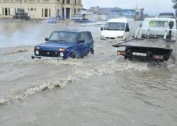 Binəqədi şossesində yağıntılardan sonra yaranan problemlər nə vaxt bitəcək?