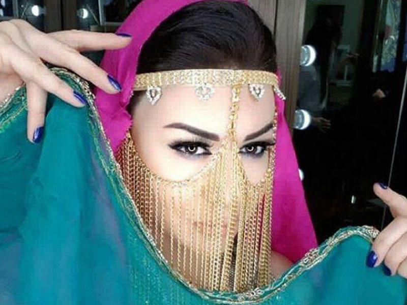 Xuramanın qalmaqallı niqabından Fatimə də taxdı - FOTO