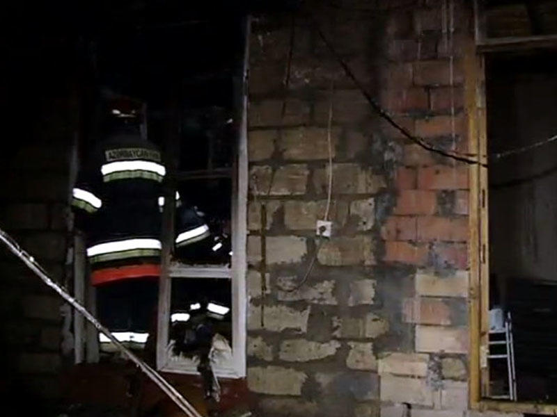 Xırdalanda 11 otaqlı ev yandı