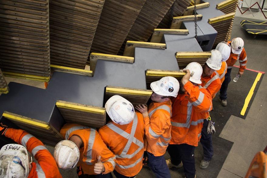 Metro stansiyasında belə eskalator olmamışdı - FOTO