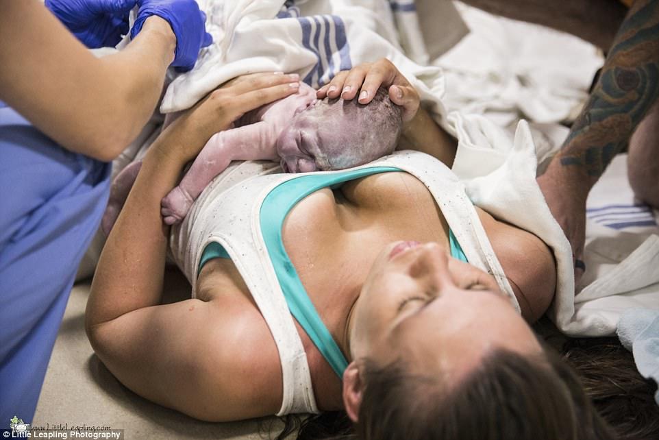 6 uşaq anası xəstəxananın dəhlizində doğdu - FOTOLAR