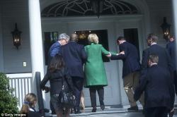 Hillari Klinton qalada yıxıldı - VİDEO - FOTO