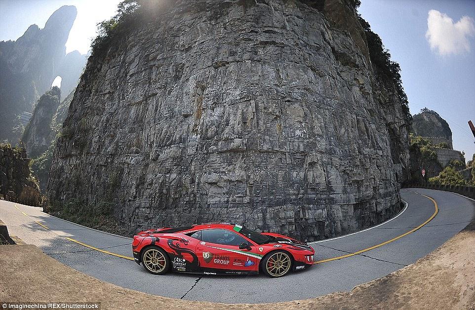 Range Rover-dən yeni rekord: Ferrari-ni geridə qoydu - VİDEO - FOTO