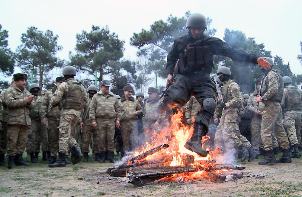 Azərbaycan Ordusunun genişmiqyaslı təlimlərində Novruz tonqalı - FOTO - VİDEO