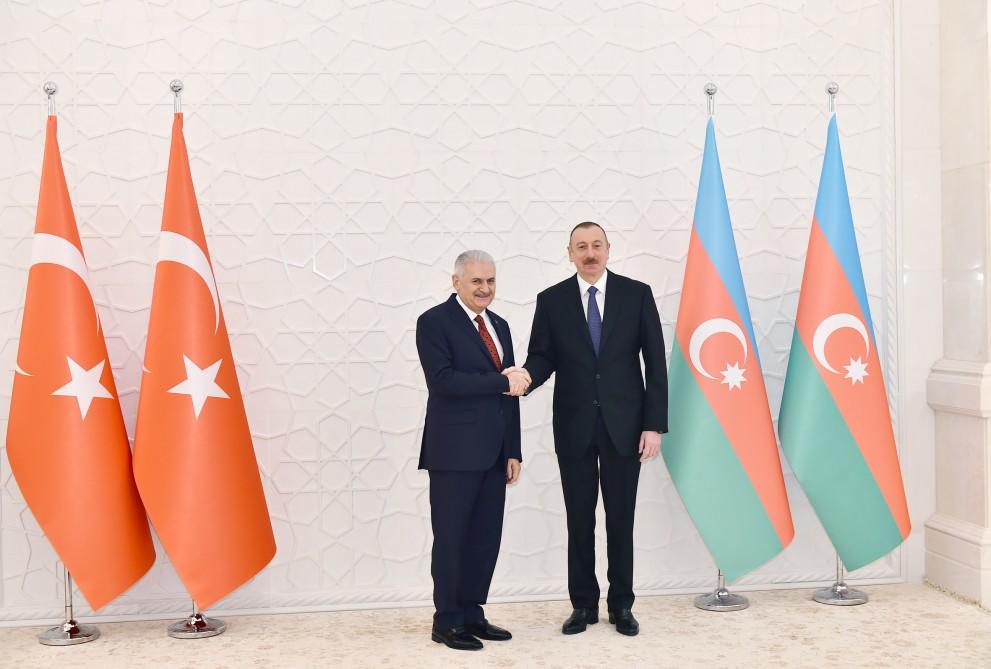 Prezident İlham Əliyev Türkiyənin Baş naziri Binəli Yıldırım ilə görüşüb - FOTO