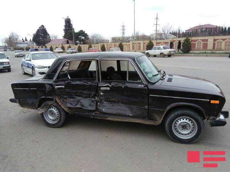 Gəncədə iki avtomobil toqquşdu: ana və iki övladı yaralandı - FOTO