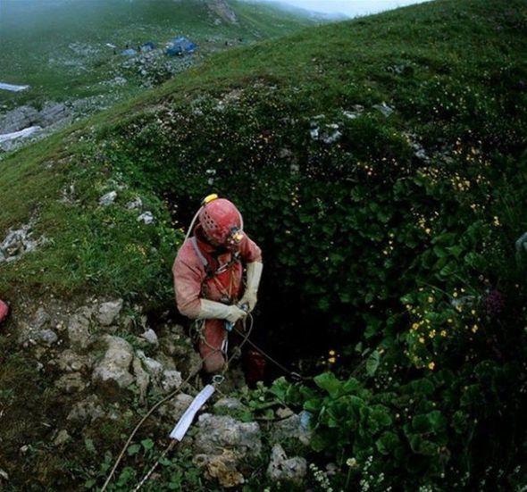 Dünyanın ən dərin mağarasına endilər - FOTO