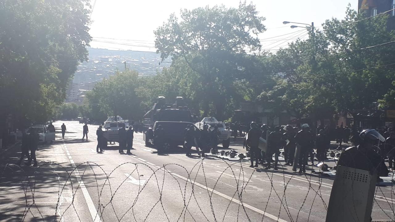 Yerevan küçələrinə tank və başqa zirehli texnikalar yeridildi - YENİLƏNİB - FOTO